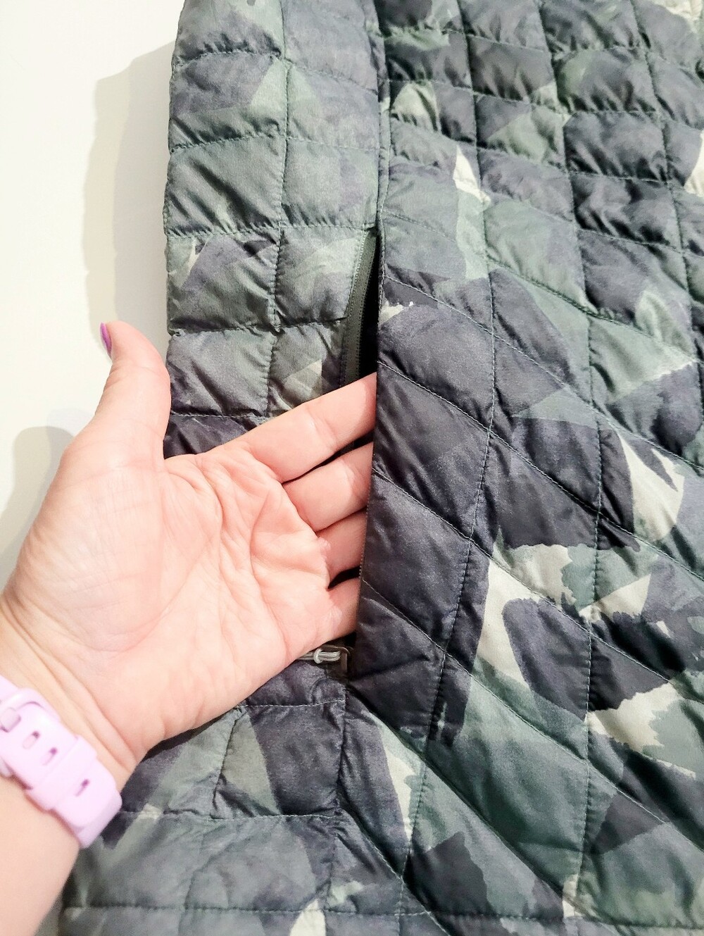 The North Face ThermoBall Quilted Puffer Vest Women's Large Gray Camo Full Zip - Picture 8 of 16